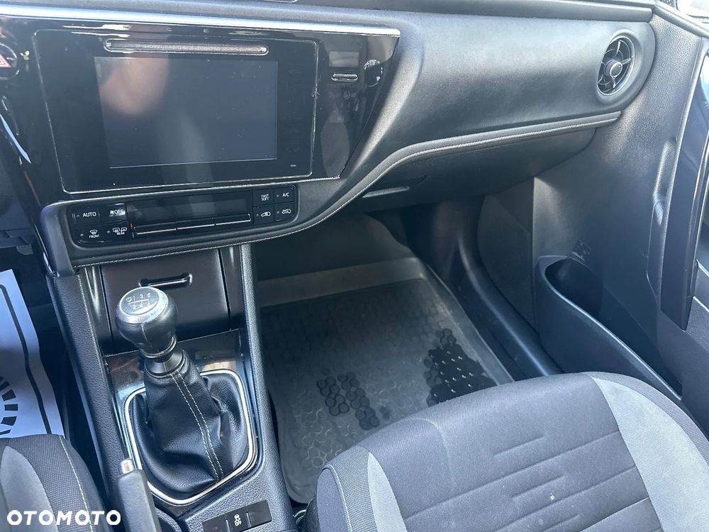 Toyota Auris 1.6 Prestige - 19