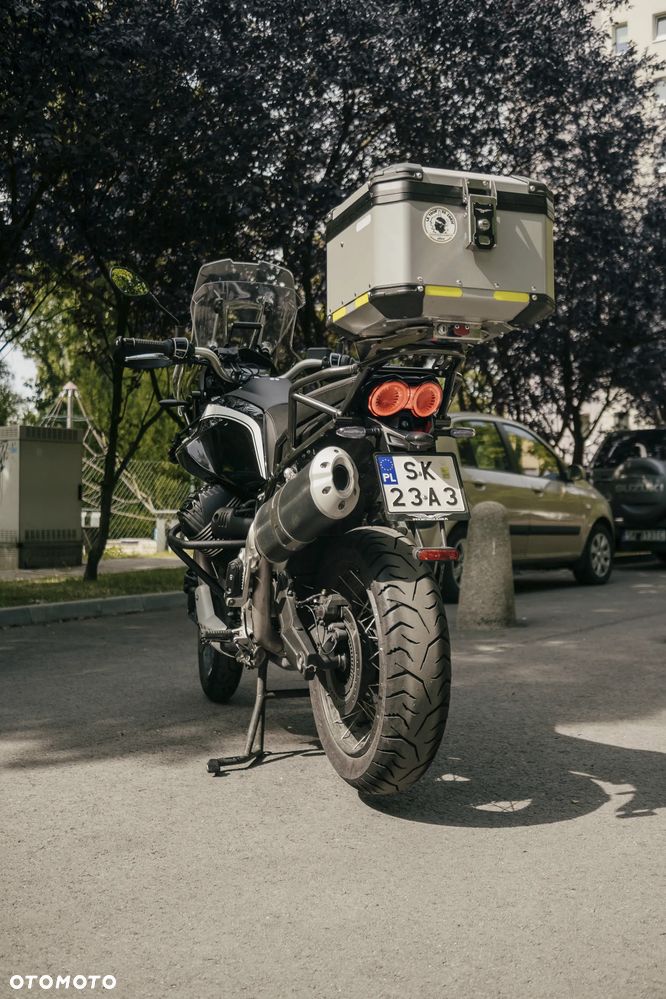 Moto Guzzi V85 - 12