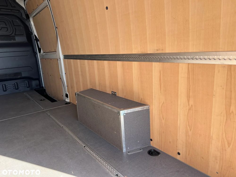 Mercedes-Benz Sprinter - 20