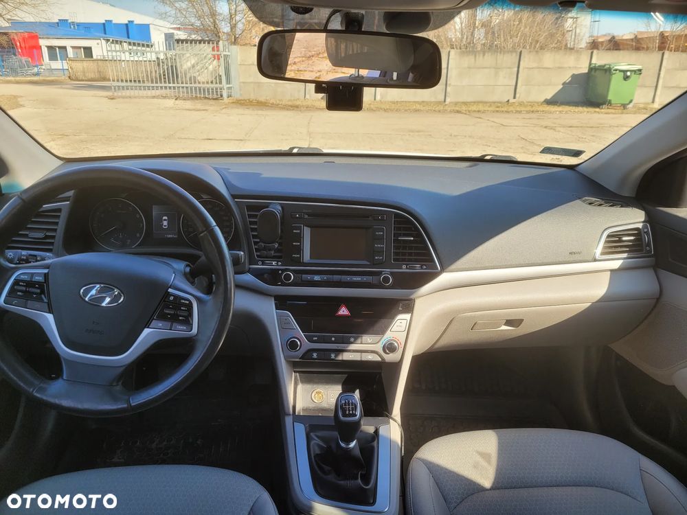 Hyundai Elantra 1.6 Comfort - 5