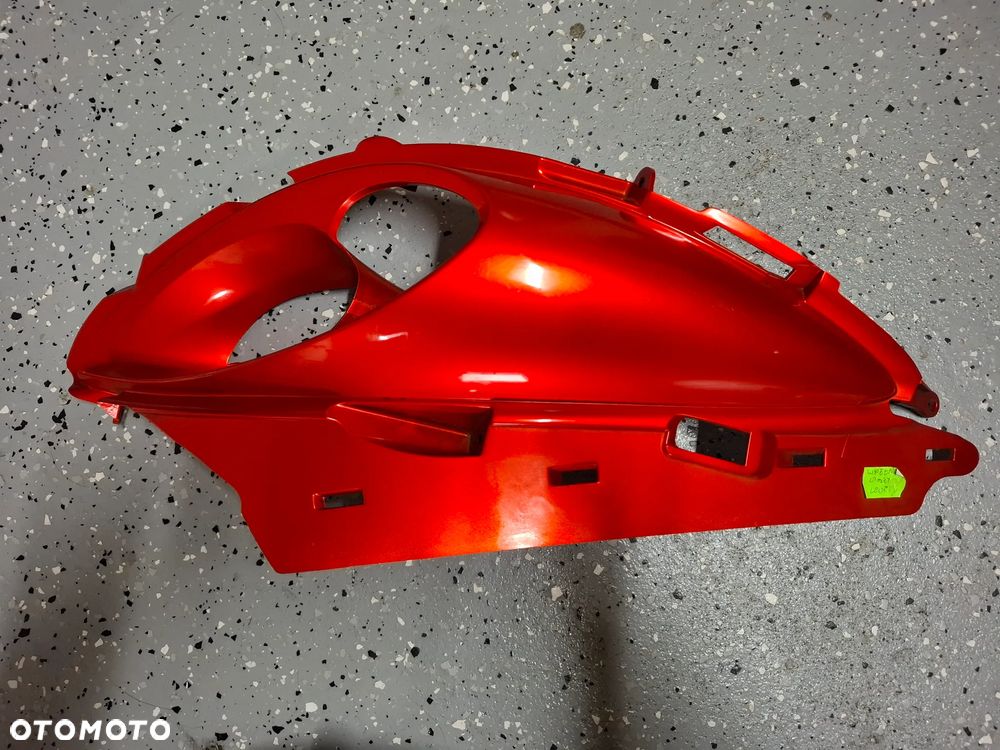 Suzuki GSXR 1300 Hayabusa wypełnienie panel owiewka wlot czacha boczek - 2