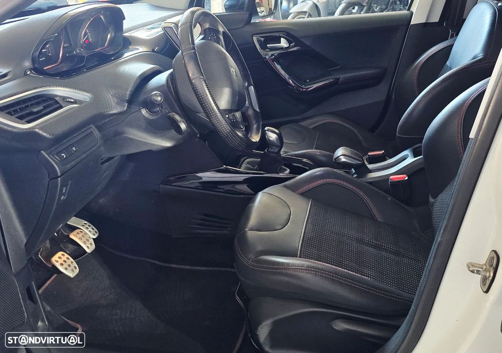 Peugeot 2008 1.2 PureTech GT Line - 4