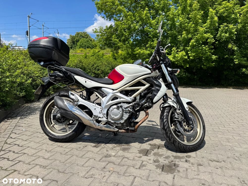 Suzuki Gladius - 5