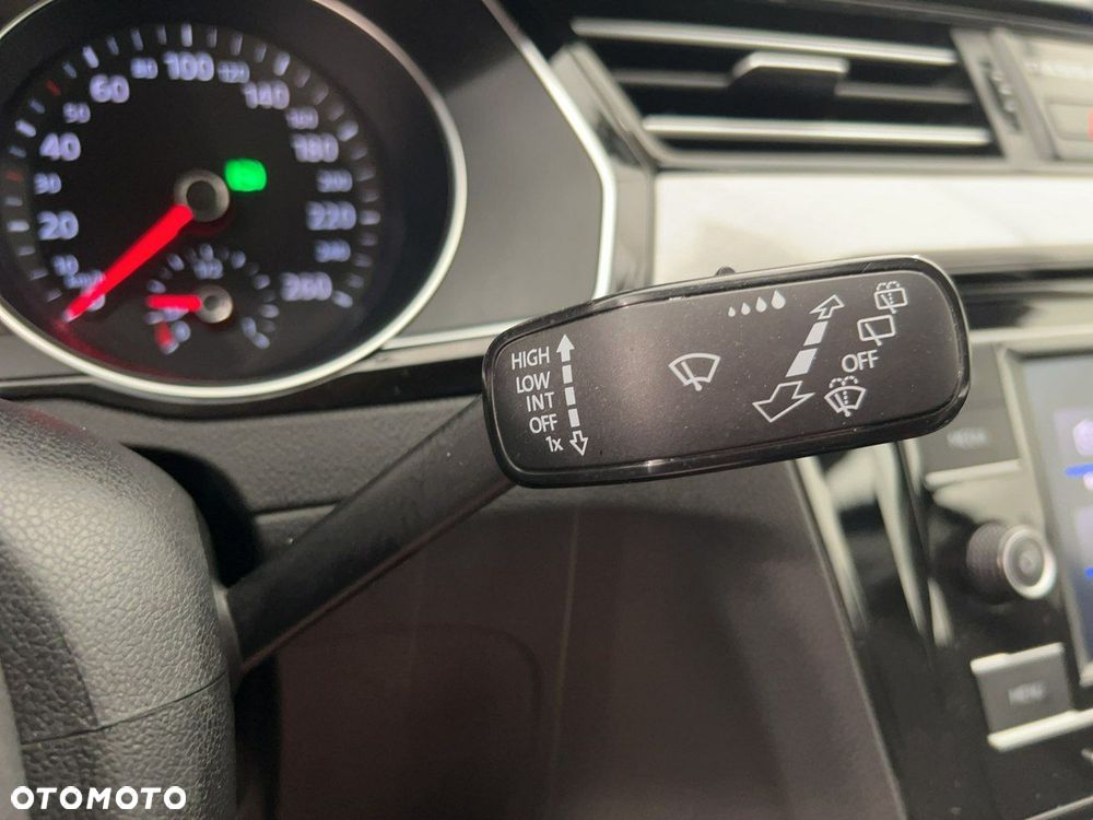 Volkswagen Passat - 24