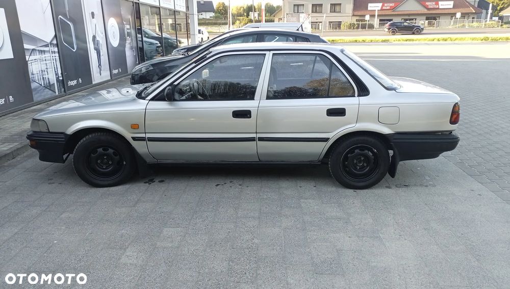 Toyota Corolla 1988 photo 2