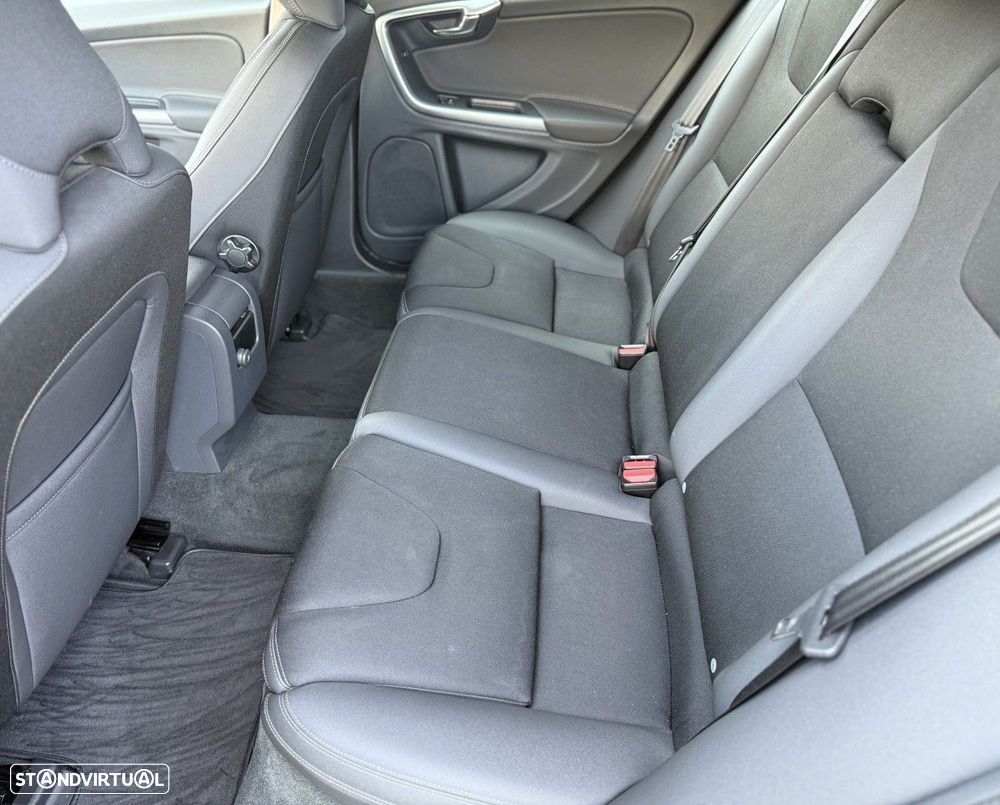 Volvo V60 1.6 D2 Drive Momentum Start/Stop - 8