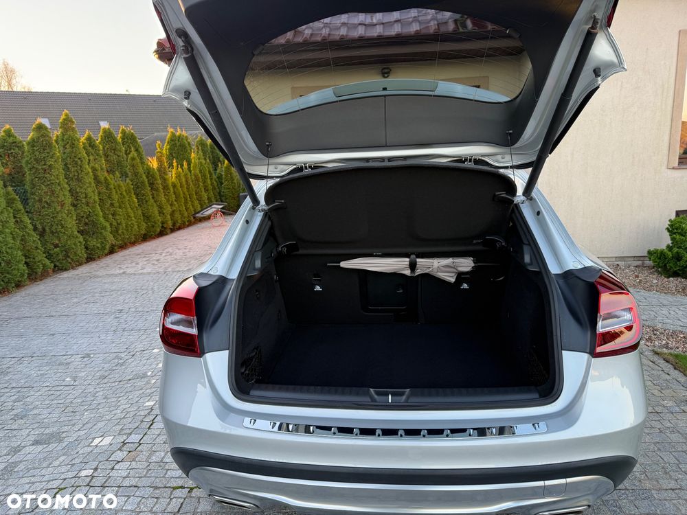 Mercedes-Benz GLA 250 4-Matic - 11