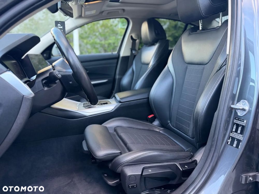 BMW Seria 3 330i Sport Line - 14