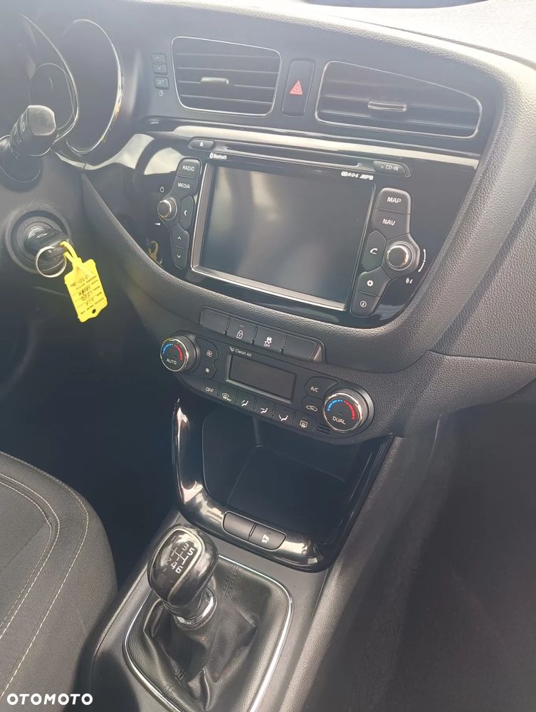 Kia Ceed 1.6 GDI Dream Team Edition - 18