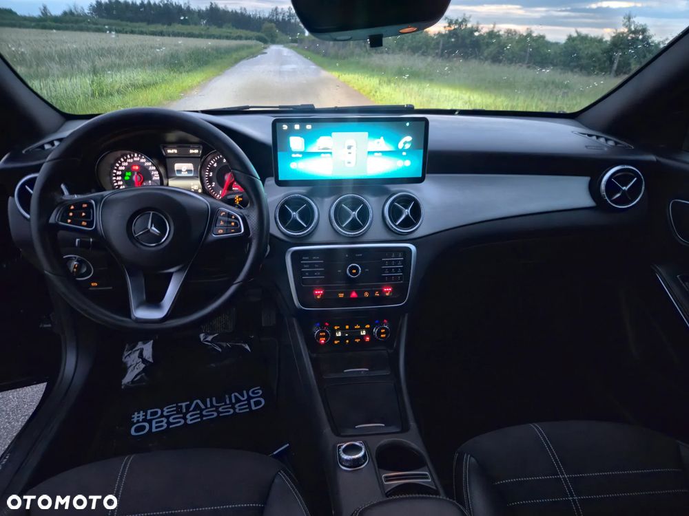 Mercedes-Benz CLA 200 7G-DCT - 8
