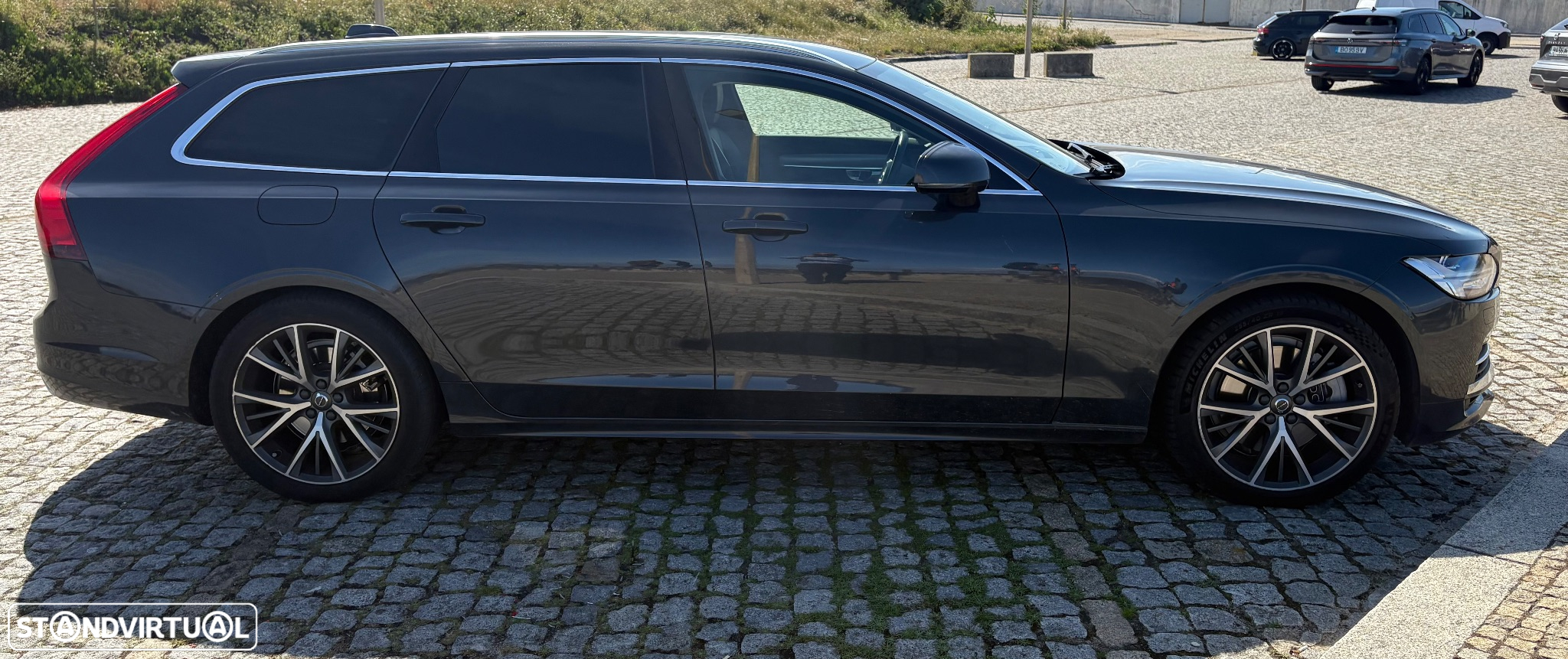 Volvo V90 2.0 T8 Momentum Plus AWD Geartronic - 9