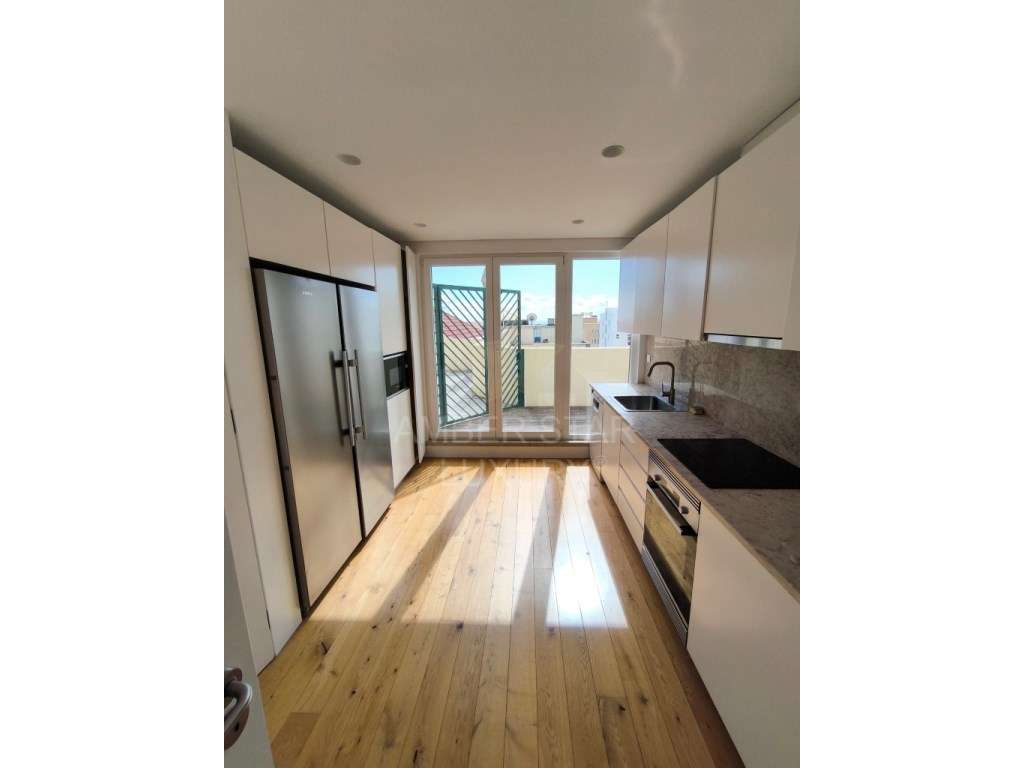 Apartamento T4, moderno no Centro de Lisboa com Excelente Localização - Grande imagem: 5/16