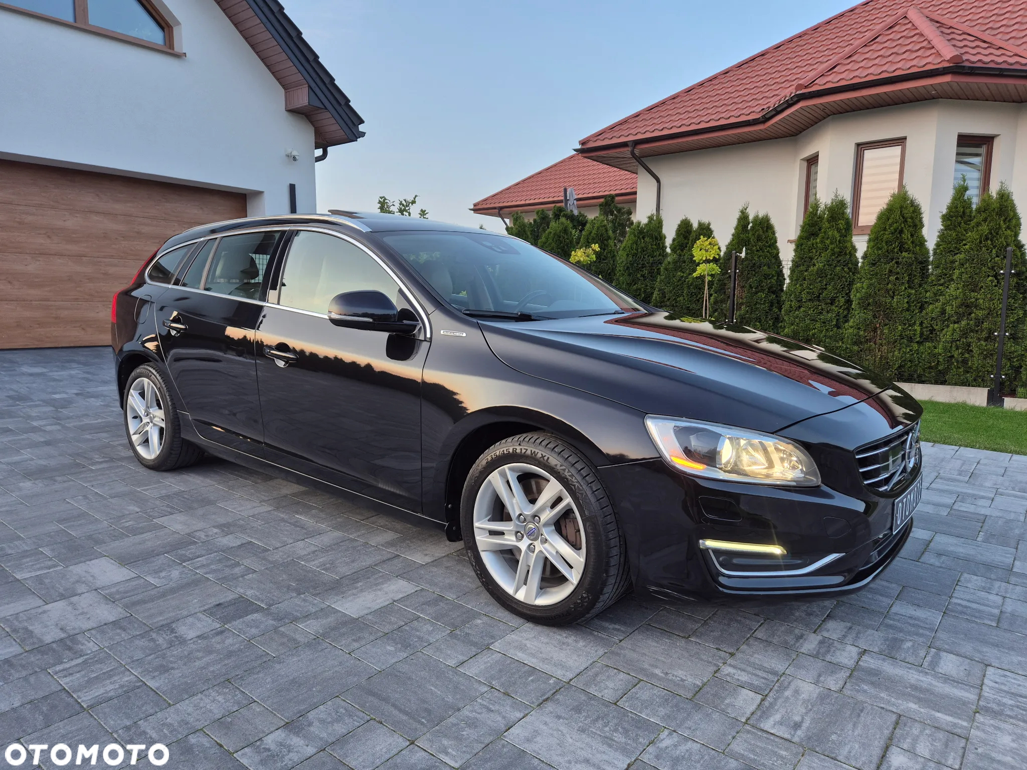 Volvo V60 D6 Plug-In-Hybrid AWD Geartronic Summum - 34