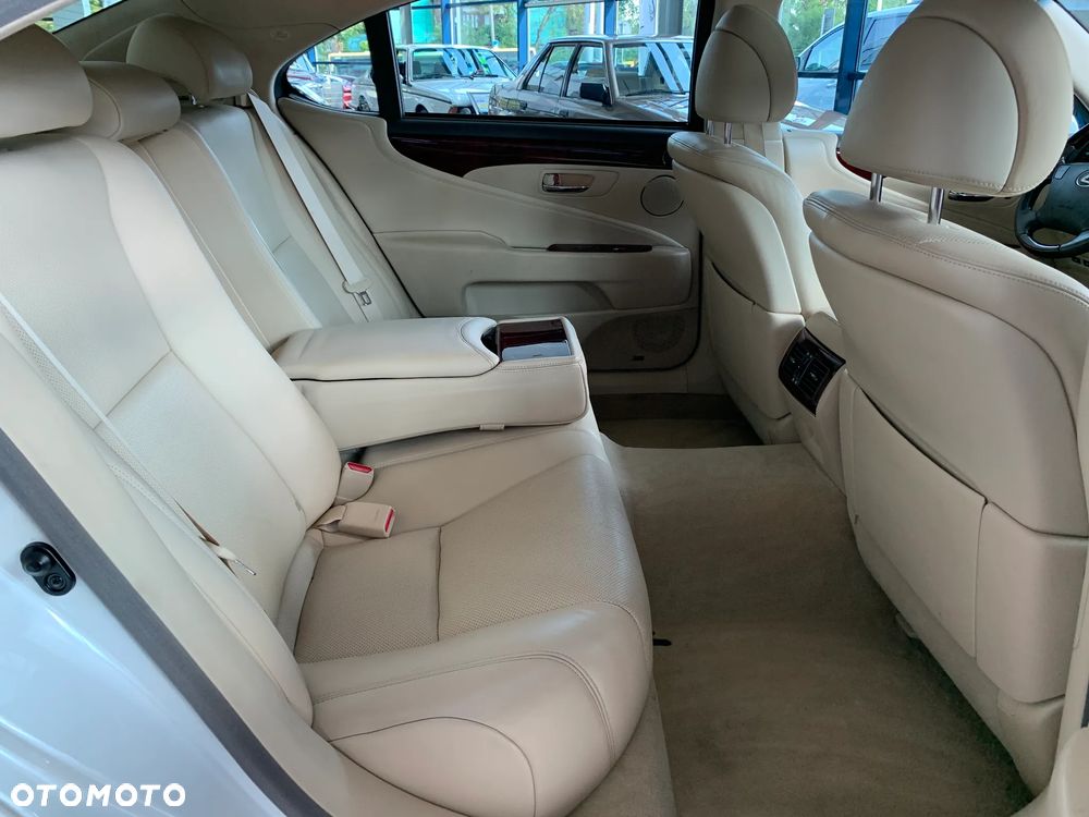 Lexus LS 460 Prestige - 23
