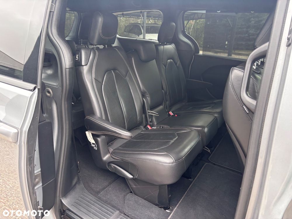Chrysler Pacifica - 18