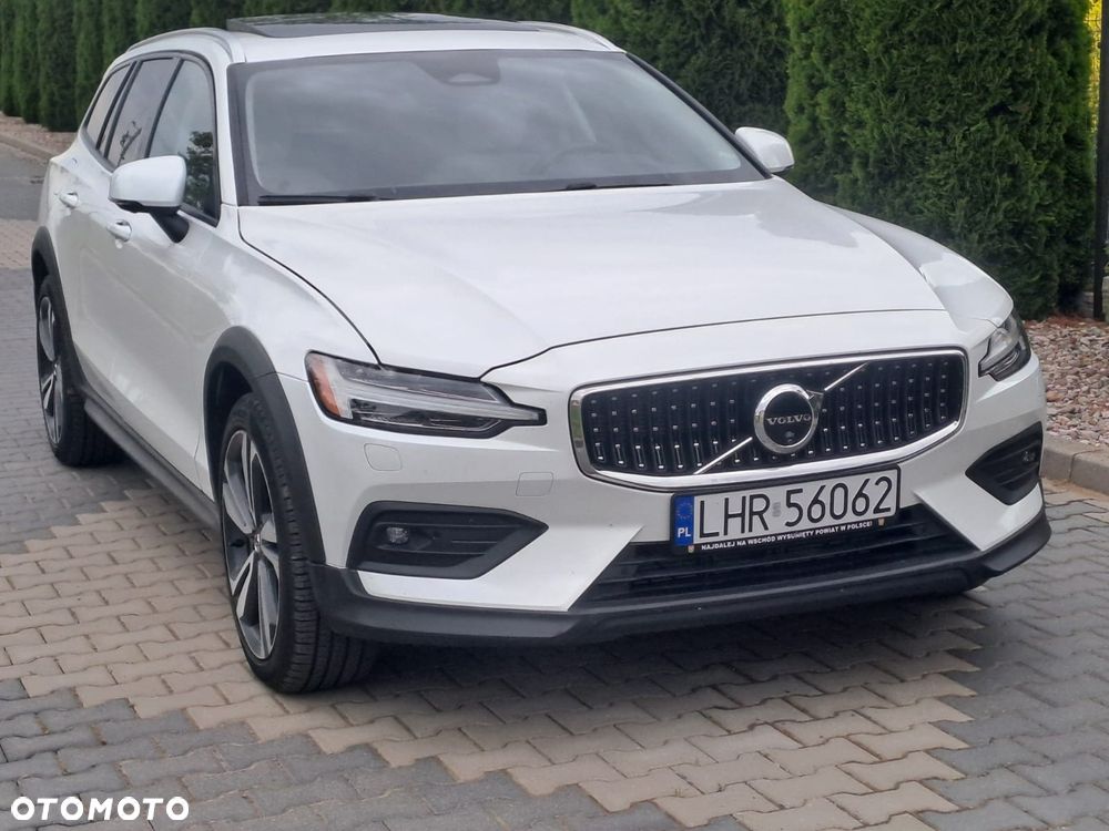 Volvo V60 Cross Country - 1