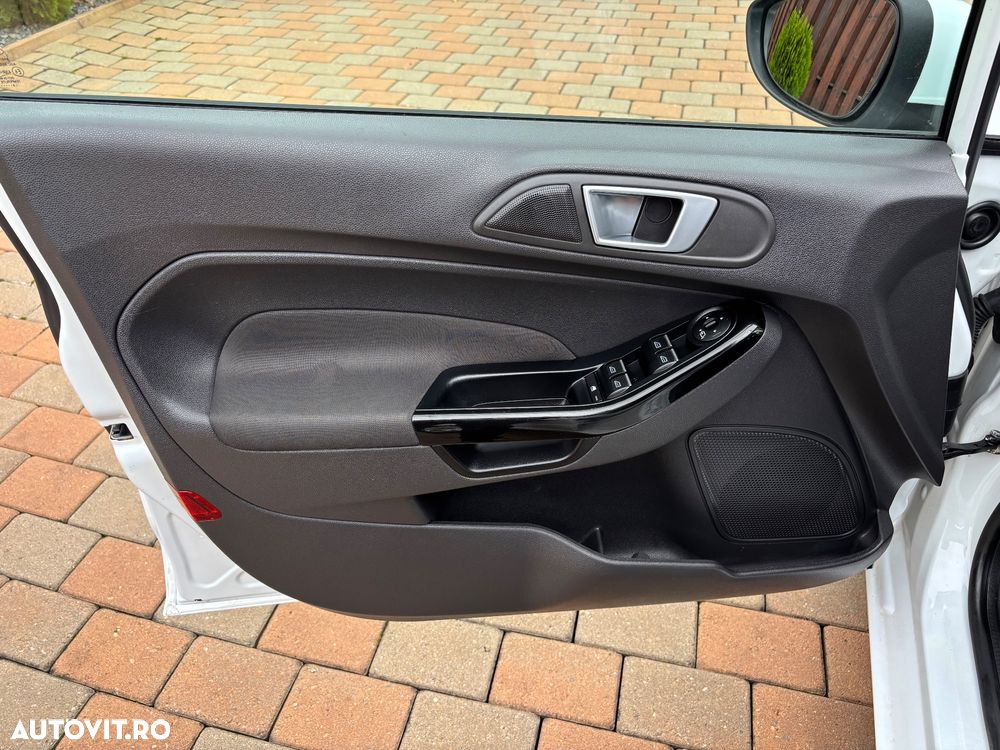 Ford Fiesta 1.6 TDCi DPF Titanium - 19