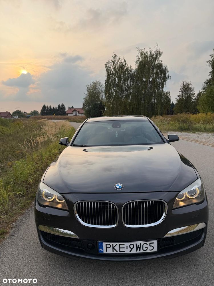 BMW Seria 7 750i xDrive - 2