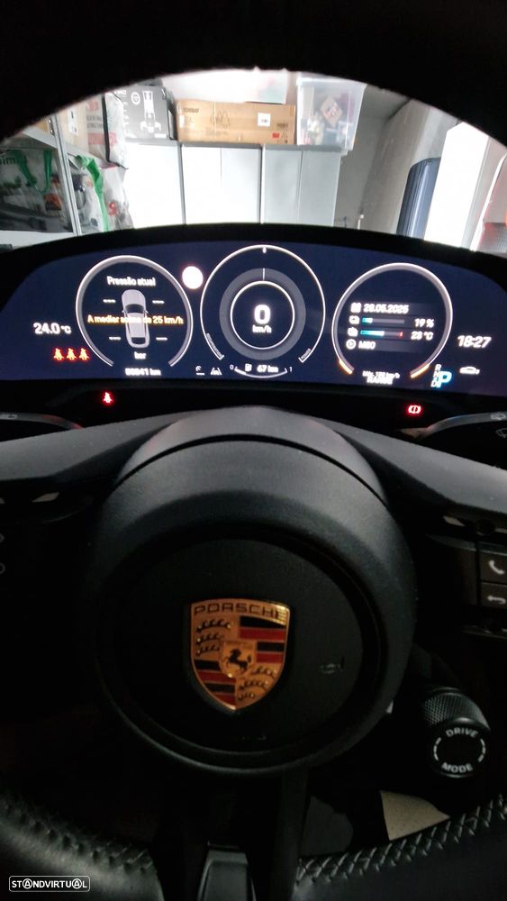 Porsche Taycan Cross Turismo 4 - 32