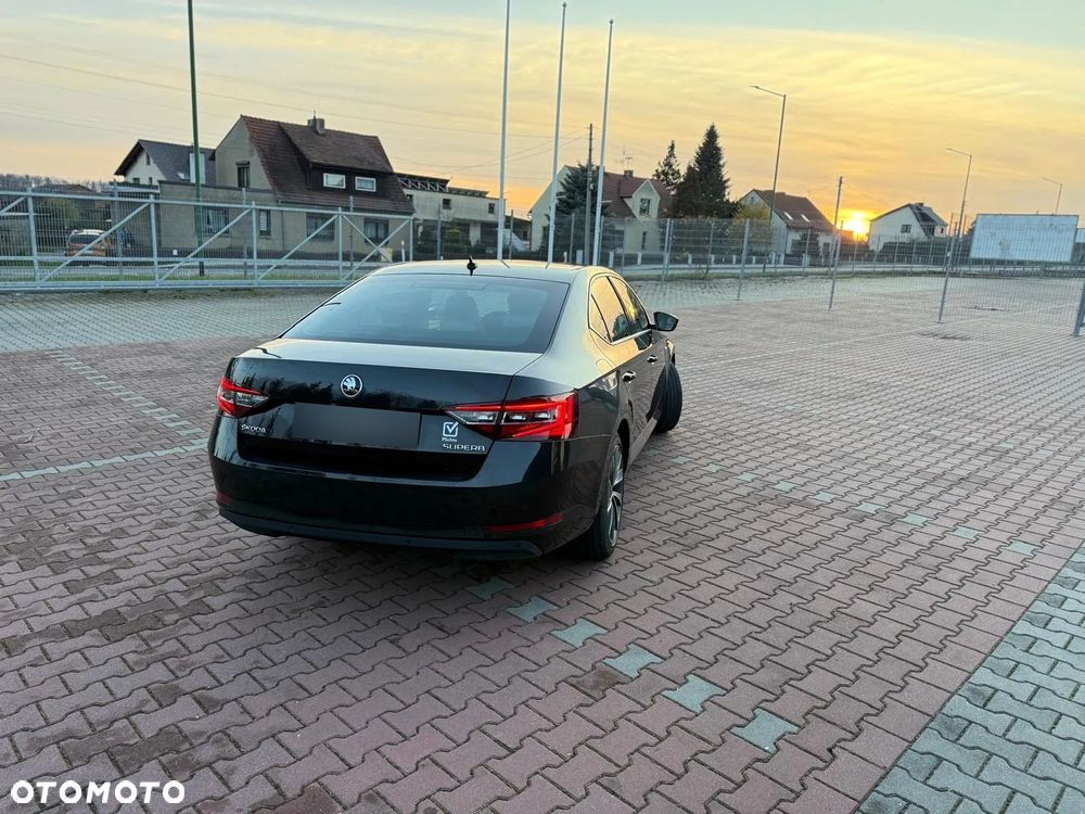 Skoda Superb 2.0 TDI L&K DSG - 6