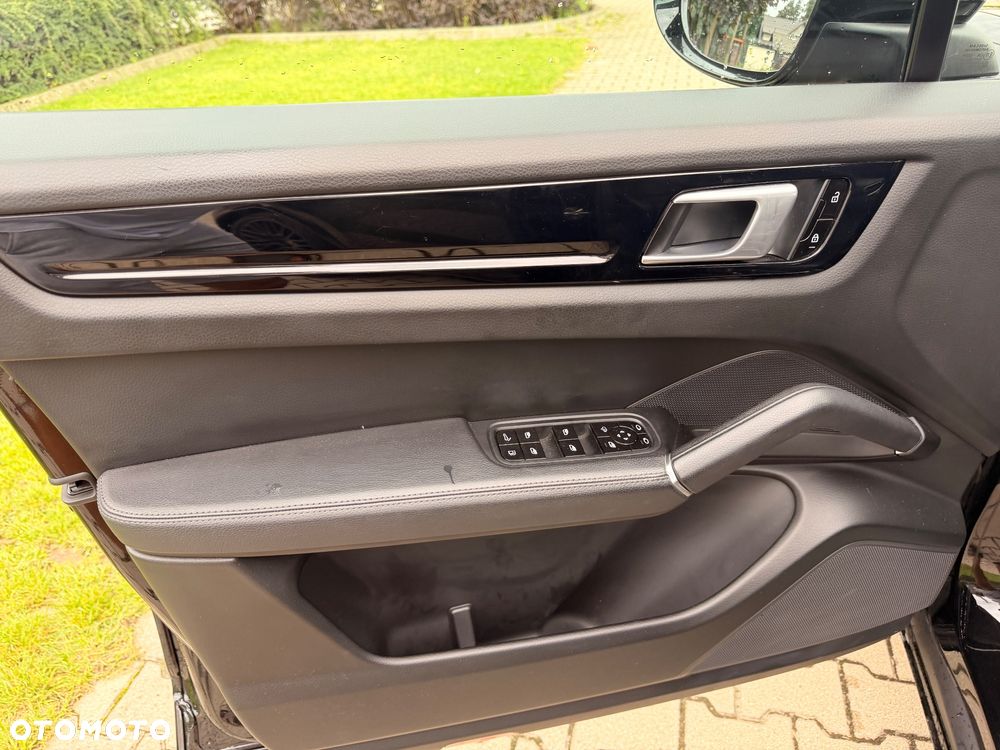 Porsche Cayenne E-Hybrid Platinum Edition - 23