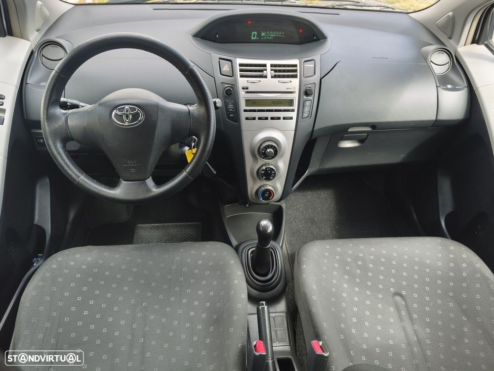 Toyota Yaris 1.0 VVT-i - 10