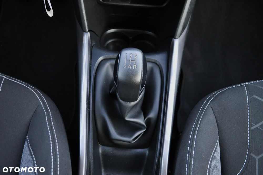 Peugeot 2008 1.2 Pure Tech Style S&S - 23