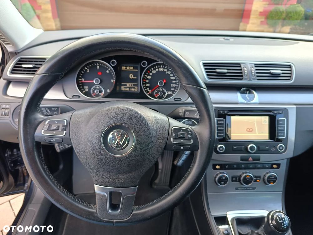 Volkswagen Passat 2.0 Blue TDI SCR Trendline - 28