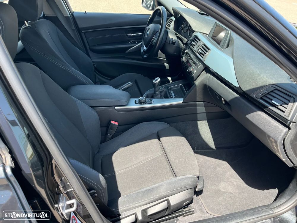 BMW 318 d Line Sport - 17