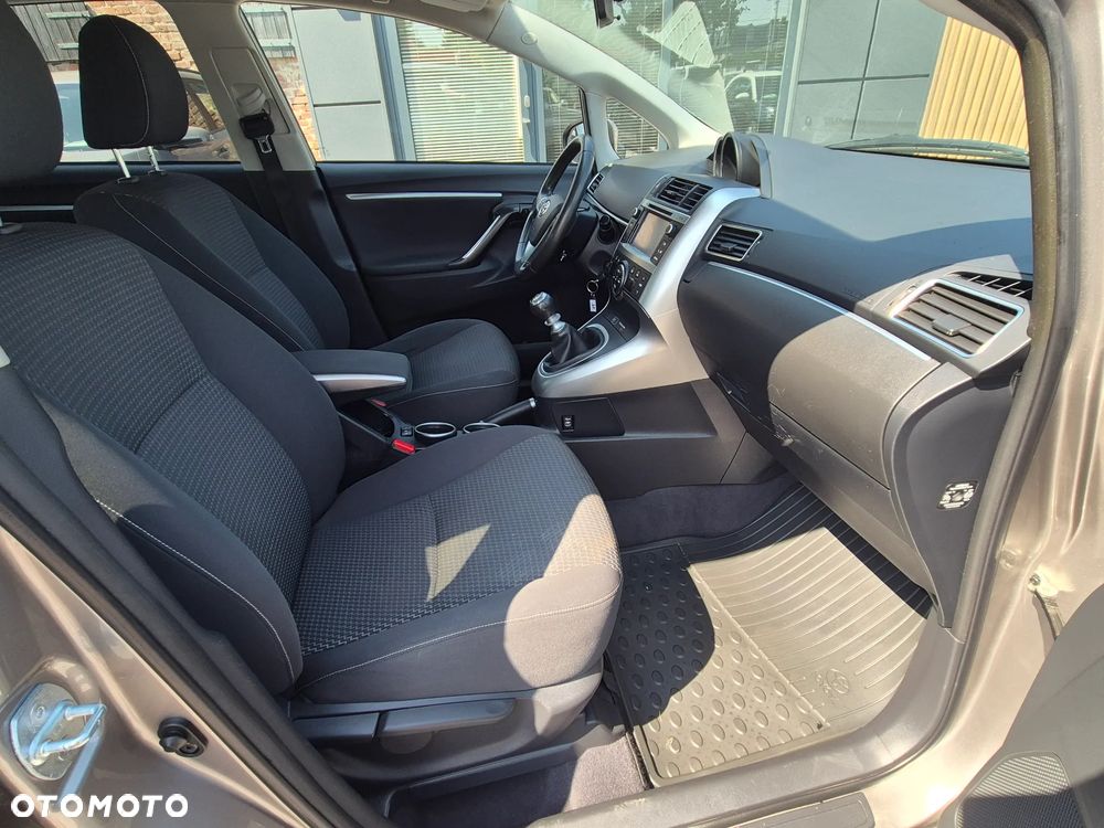 Toyota Verso 1.6 D-4D Prestige - 30