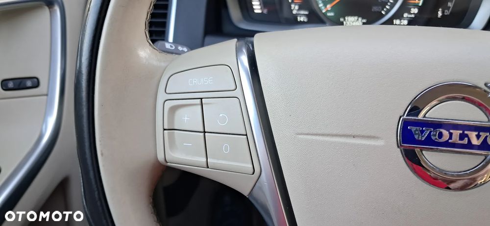Volvo XC 60 D4 Drive-E Momentum - 26