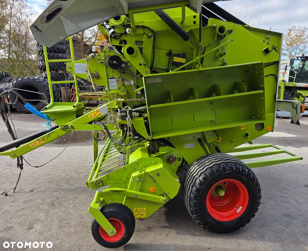 Claas Variant 260 - 12