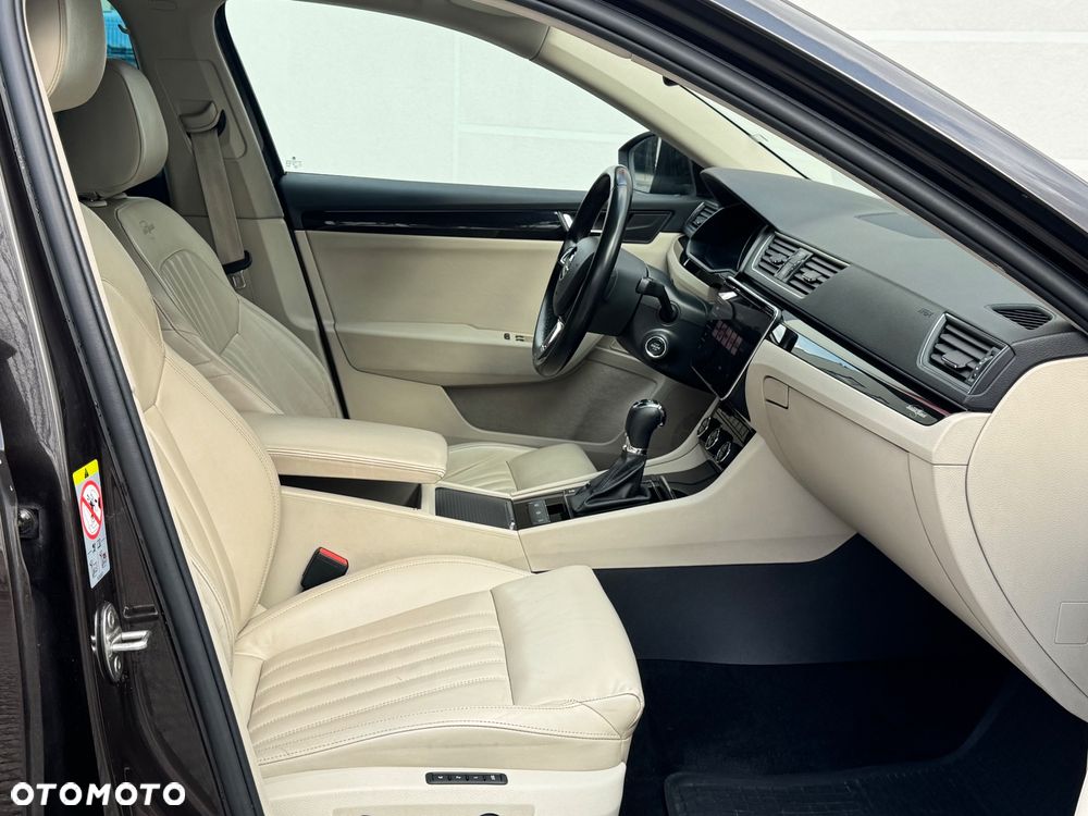 Skoda Superb 2.0 TDI 4x4 L&K DSG - 25