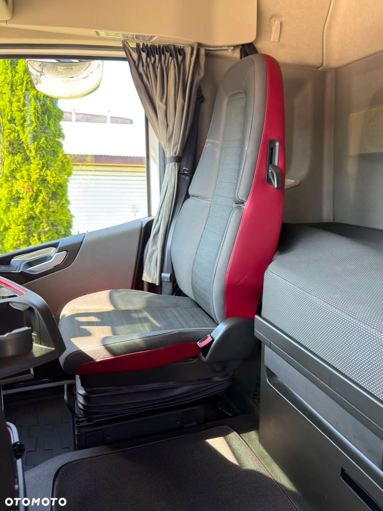 Volvo FH GLOBETROTTER - 23