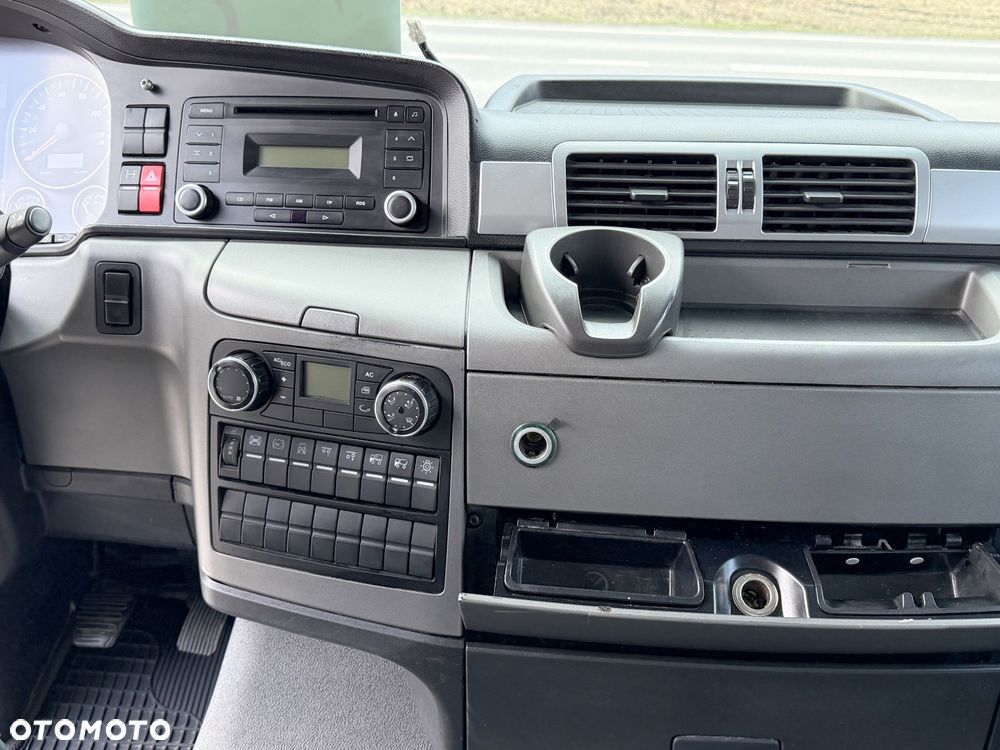 MAN TGS 26.320 6x2 // Oś skrętna i podnoszona // Zabudowa 8.30 // Specjalny //Burty // Winda // - 30