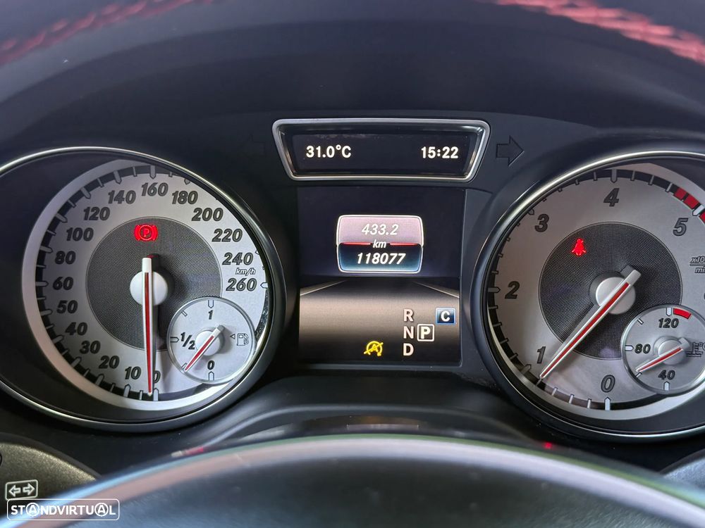 Mercedes-Benz GLA 180 d 7G-DCT AMG Line - 32