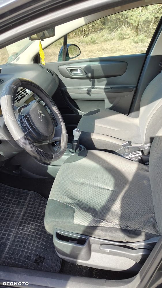 Citroën C4 1.4 16V X - 7