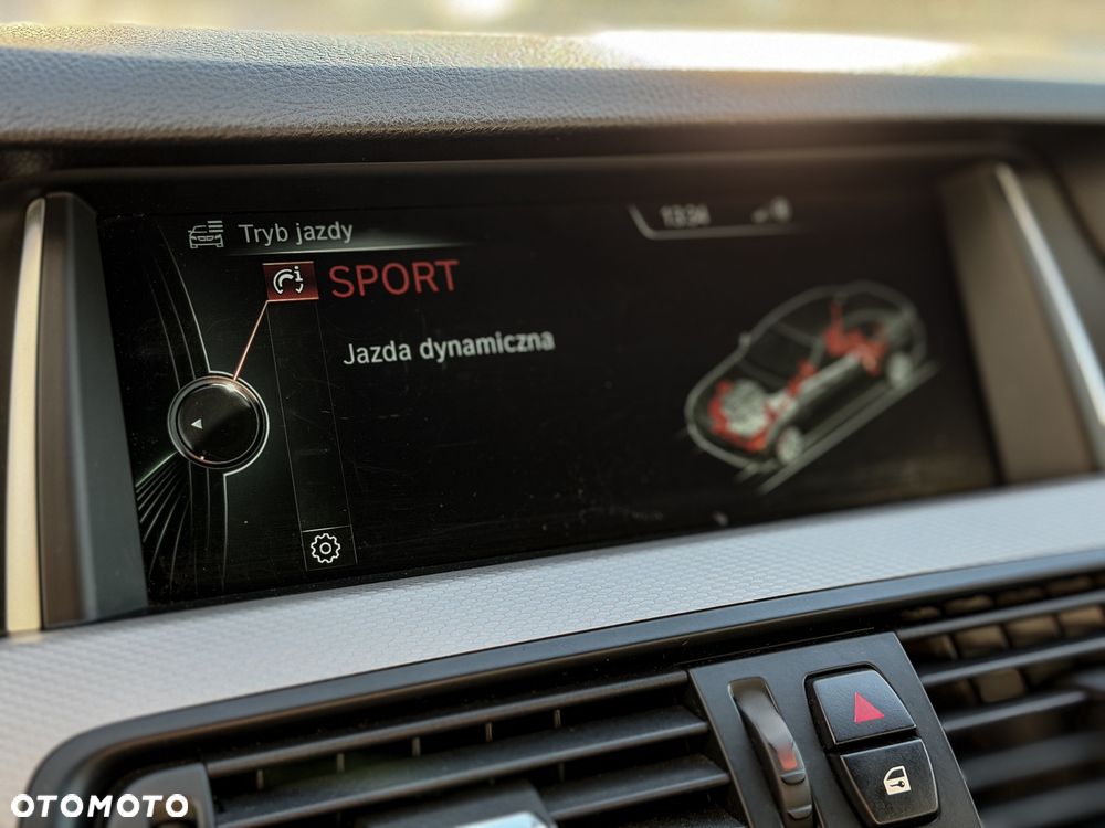 BMW Seria 5 520d xDrive - 24