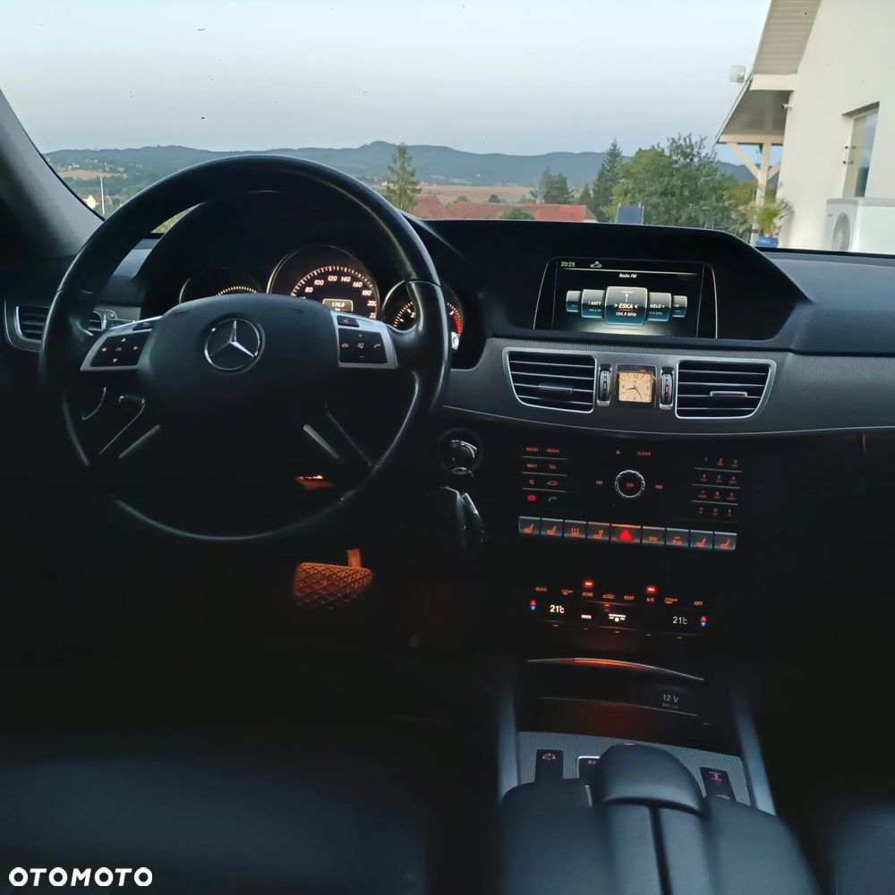 Mercedes-Benz Klasa E 300 T BlueTEC 7G-TRONIC - 27