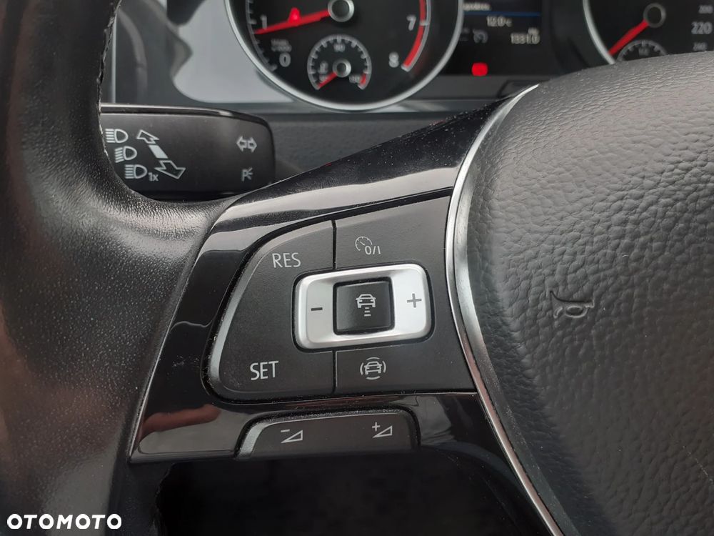 Volkswagen Golf 1.5 TSI BMT Comfortline - 12