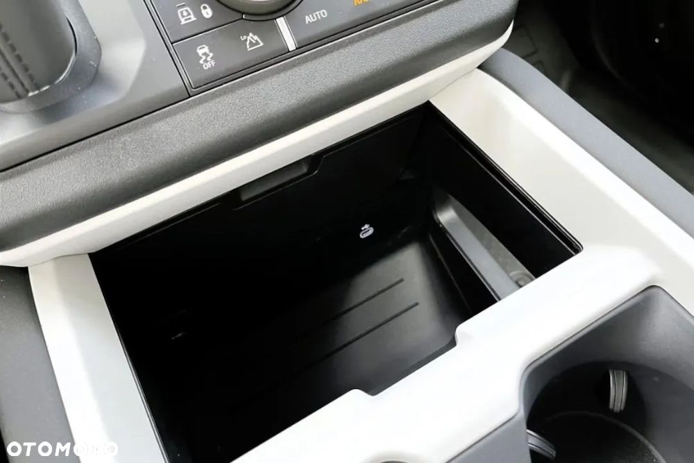 Land Rover Defender 3.0 D200 mHEV - 24
