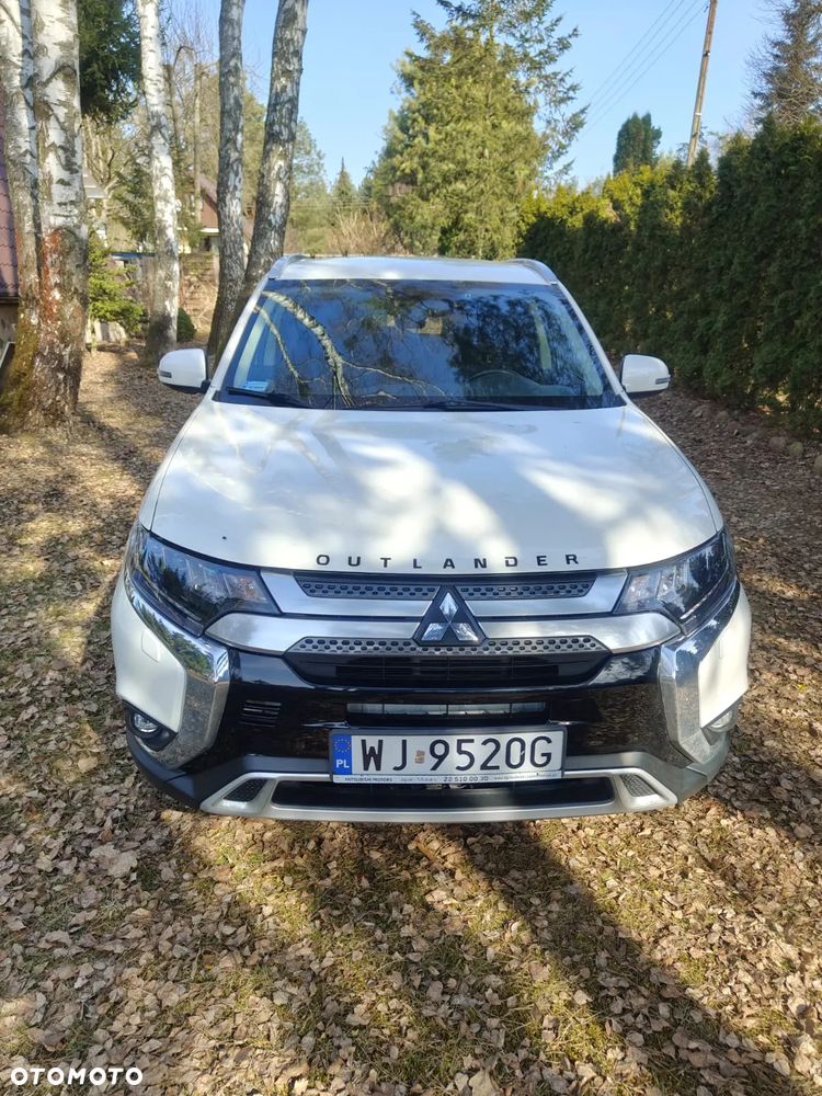 Mitsubishi Outlander 2.0 Instyle Navi 4WD CVT - 2