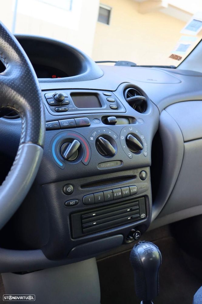 Toyota Yaris 1.0 Sol - 12