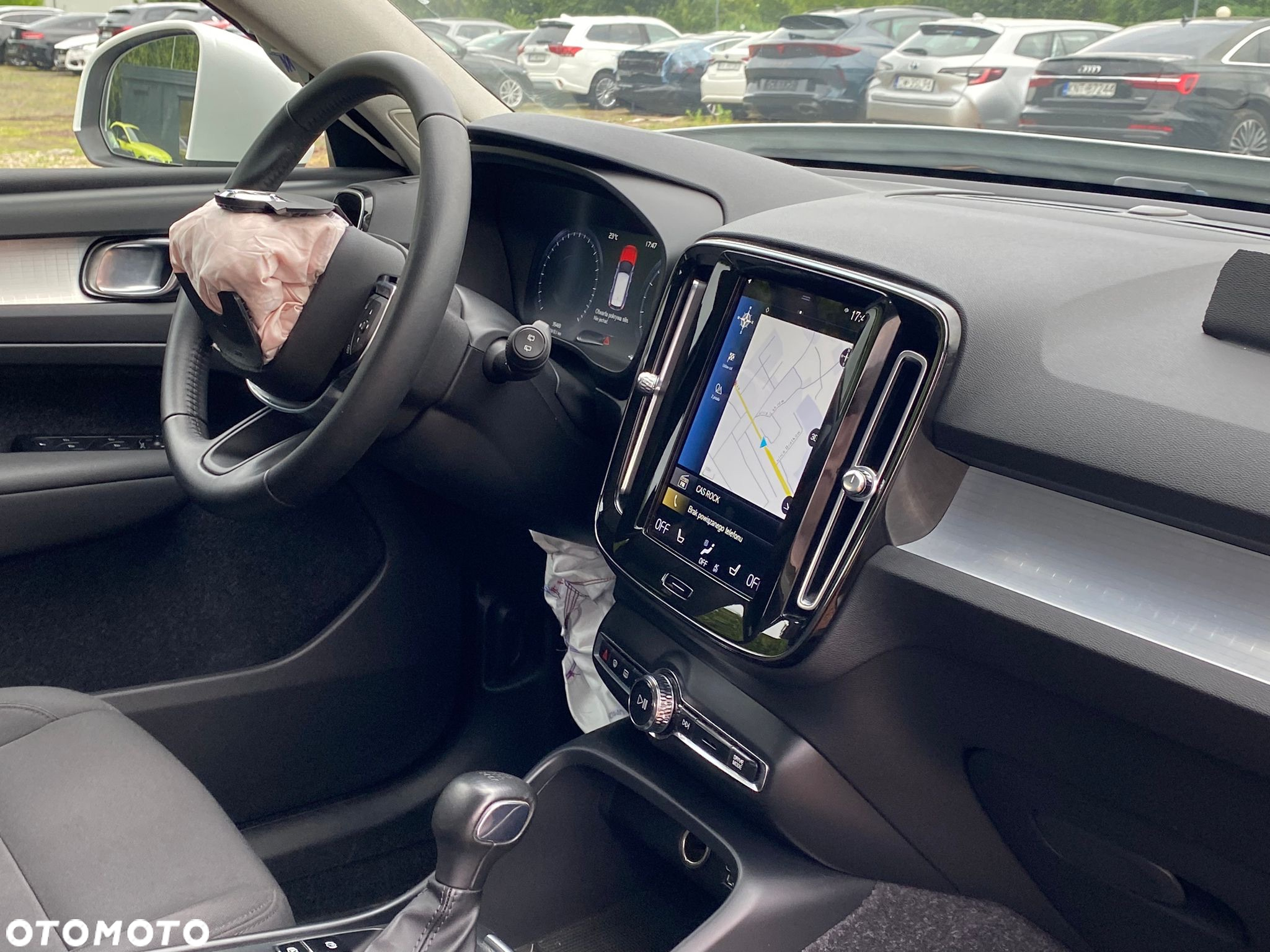 Volvo XC 40 T3 Momentum Pro - 21