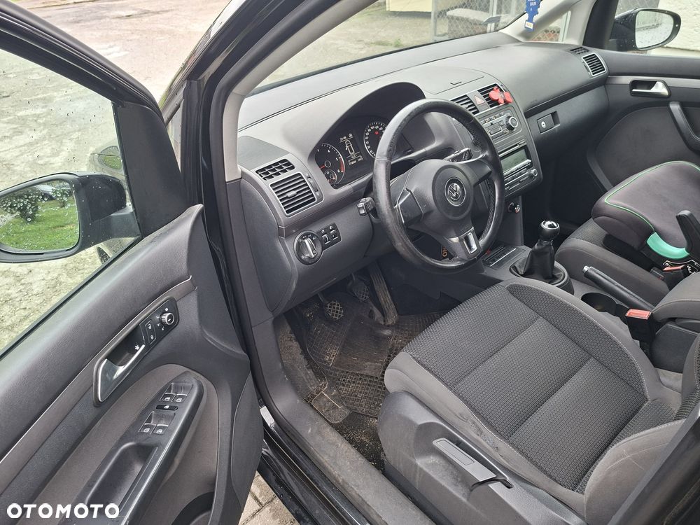 Volkswagen Touran - 4