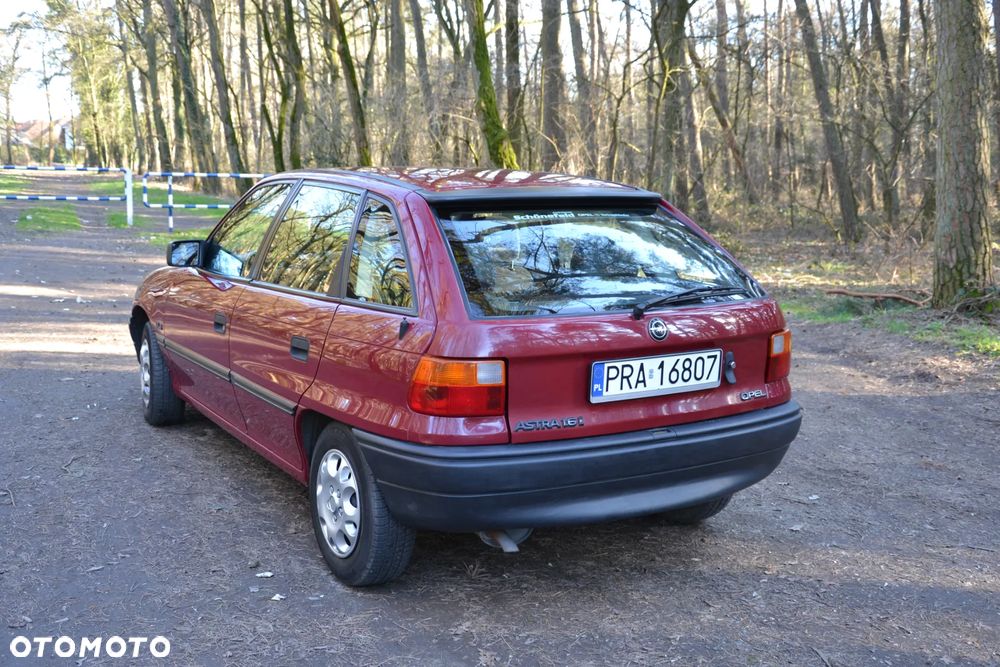 Opel Astra 1.6 GLS - 2