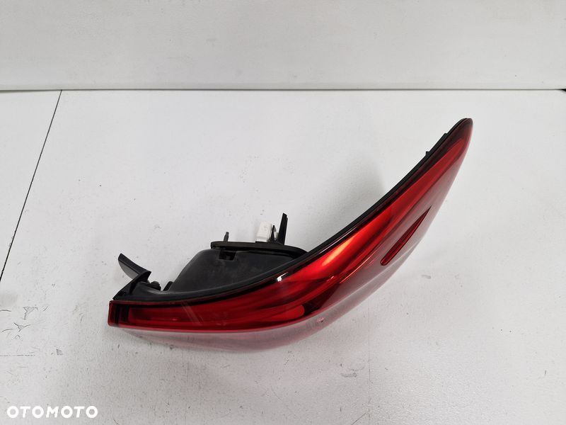 toyota avensis t27 lift t29 kombi lampa prawa tylna prawy tył w błotnik - 4