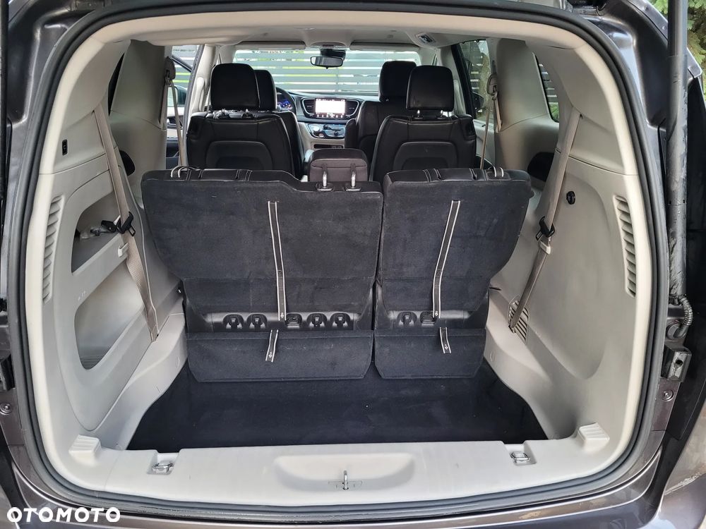 Chrysler Pacifica - 11