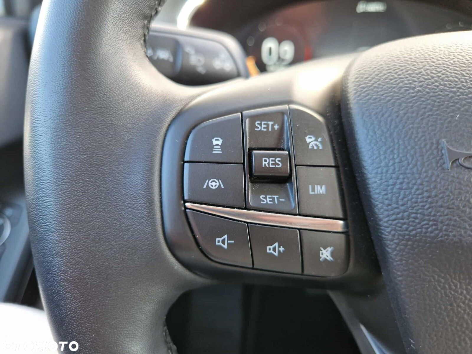 Ford Focus 1.0 EcoBoost mHEV Titanium X - 17