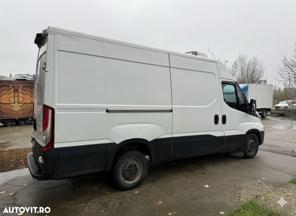 Iveco Daily 35c 130 Frigorific Frigo 2017 duba izoterma Fără Rugina Fără Probleme AC Navi Led 35s13 Unic Proprietar de noua luata din reprezentanța iveco România 2 bucati 9500 euro - 4